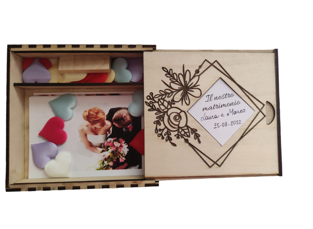 Scatola Album Fotografico con Pennetta USB in Legno Incisione sul Coperchio - Giomel