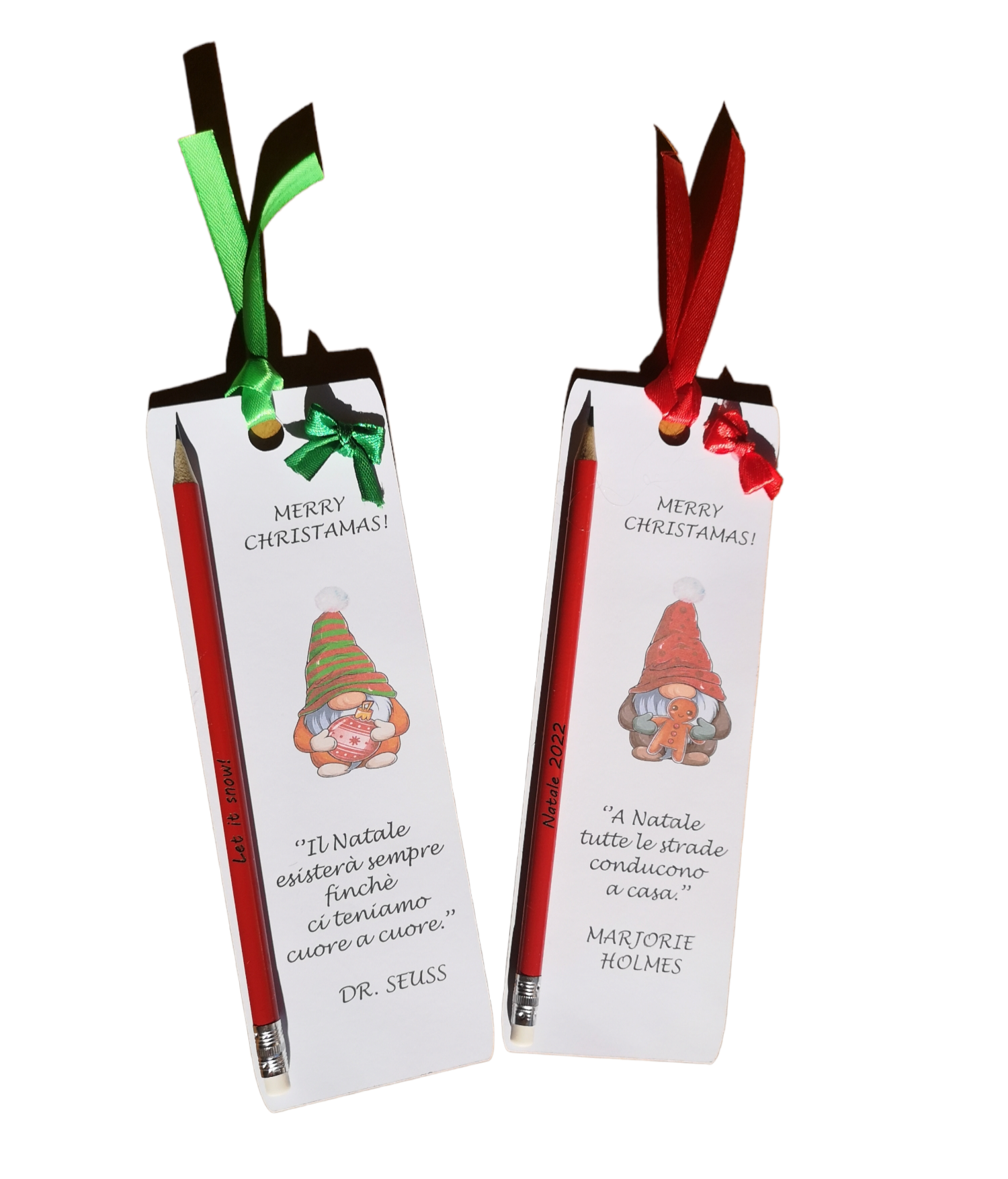 Segnaposto Natale Gnomo Renna Giomel Segnalibro con Matita Incisa Personalizzata 20x7 cm Citazione Famosa a Scelta - Giomel